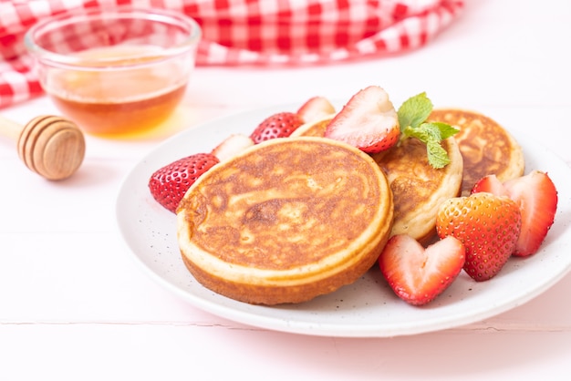 crêpe aux fraises fraîches