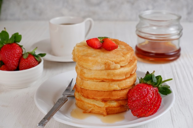 crêpe aux fraises et sirop