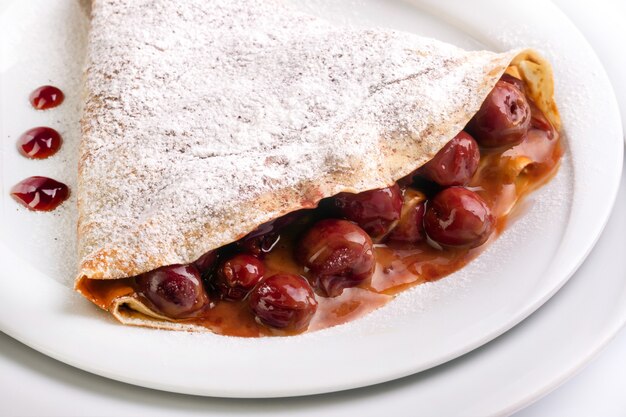 Crêpe à la confiture de cerises