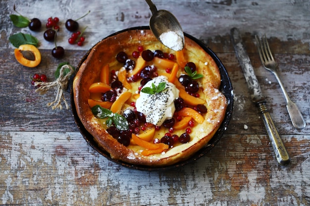 Crêpe hollandaise aux petits fruits et yogourt