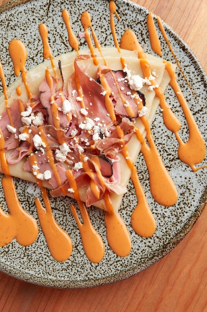 Photo crêpe salée au jambon serrano et chipotle