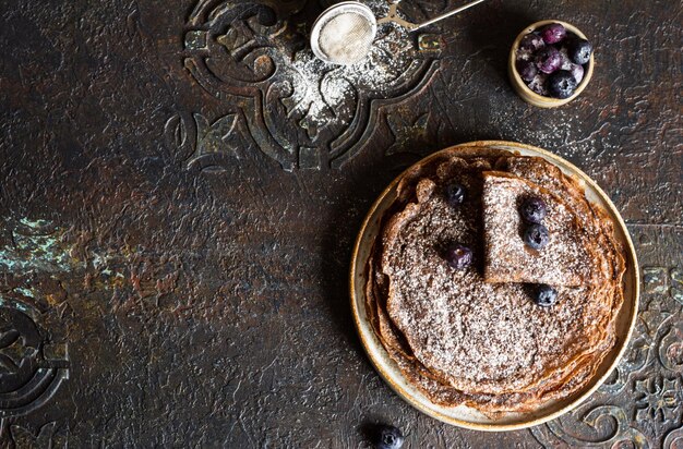 Crêpes au chocolat sucré avec myrtille