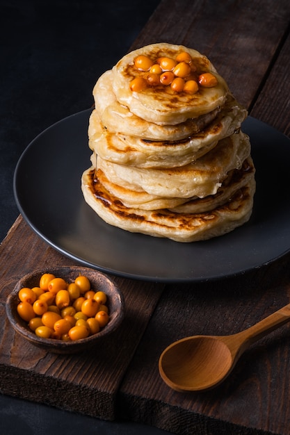 Crêpes aux baies d'argousier et miel