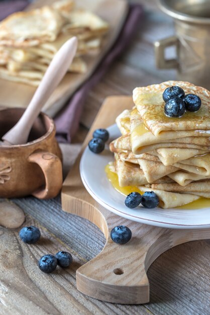 Crêpes aux bleuets frais et au miel