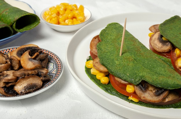 Crêpes aux épinards verts faits maison