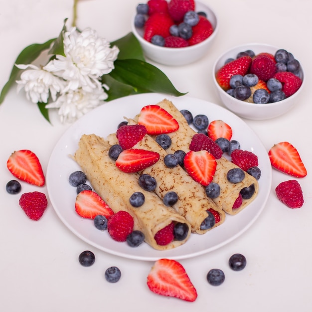 Crêpes aux fraises et myrtilles