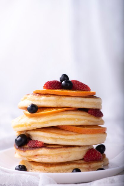 Crêpes aux fruits et au sirop d&#39;érable