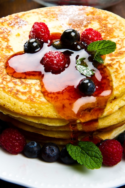 Crêpes aux fruits et au sirop d&#39;érable