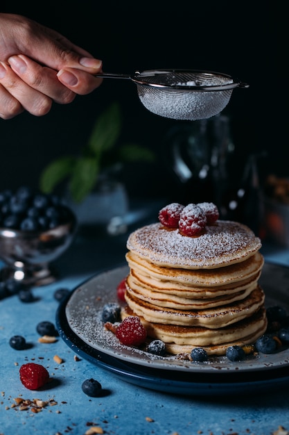 Crêpes aux fruits rouges et au sucre