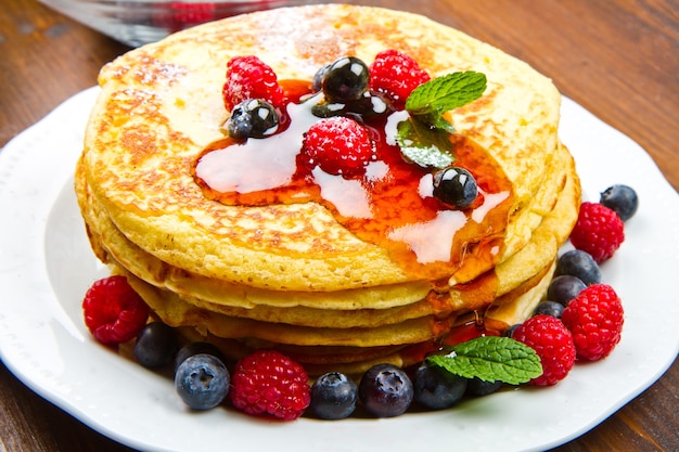 Crêpes aux fruits rouges et sirop d'érable