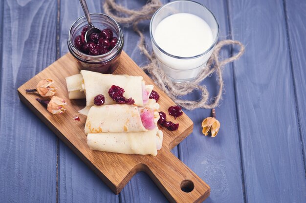 Crêpes à la confiture de cerises