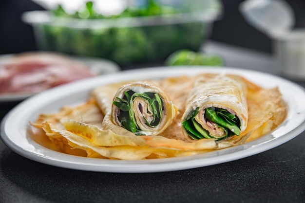 crêpes crêpes salées jambon et laitue nourriture fraîche délicieuse manger cuisiner apéritif repas nourriture collation