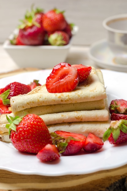 Crêpes fraîchement fines à la fraise