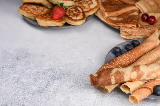 Crêpes moelleuses à l'ancienne et crêpe aux fruits rouges