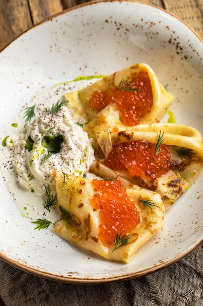 Crêpes salées Nourriture salée Champignons épinards faits maison Délicieux épinards et feta faits maison Sarriette