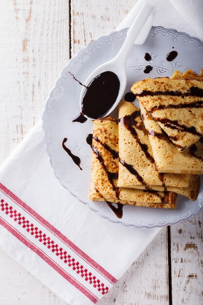 Crêpes à la sauce au chocolat.