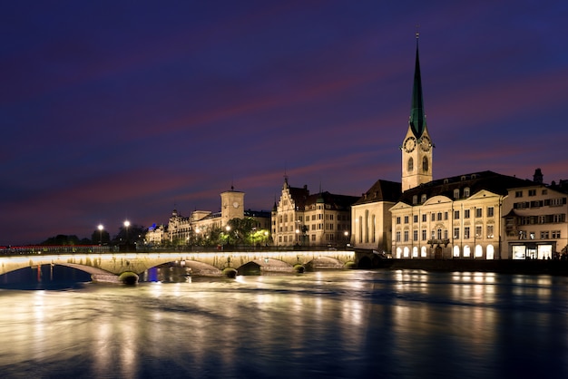 Crépuscule, canton de Zurich, Suisse.