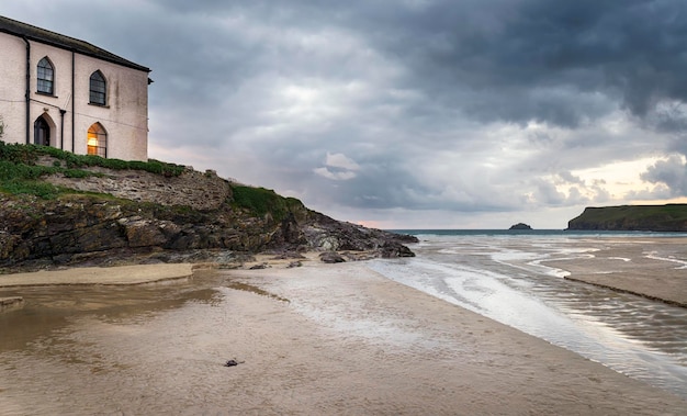 Crépuscule sur la plage de Polzeath