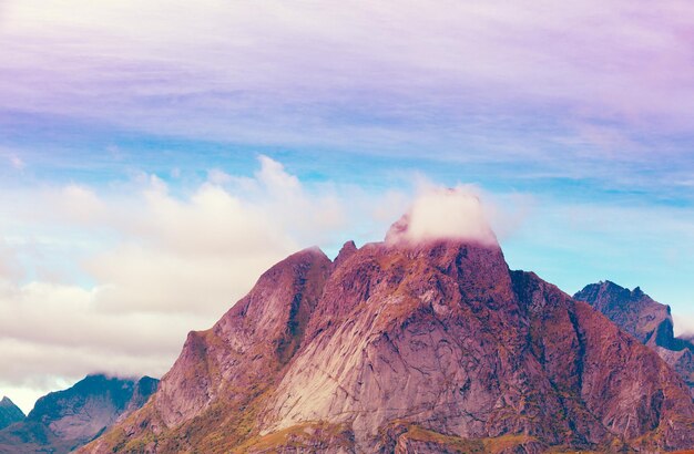 Photo crête de montagne avec ciel norvège europe couleur de gradient