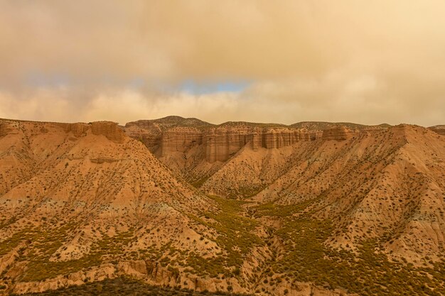 Crêtes et falaises des badlands de gorafe grenade