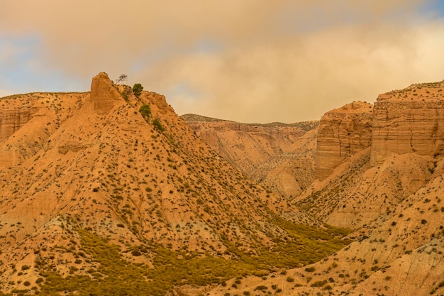 Crêtes et falaises des badlands de gorafe grenade