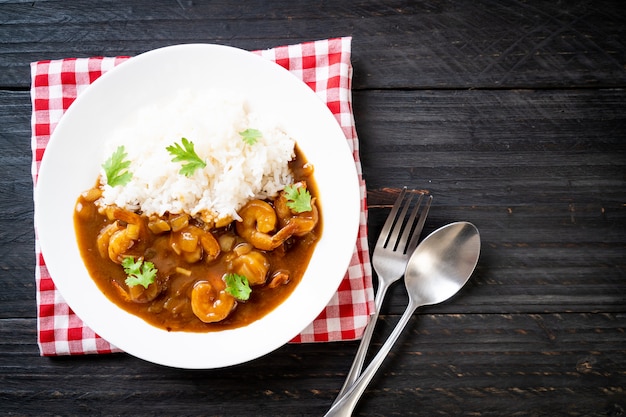 Crevettes au curry sur riz