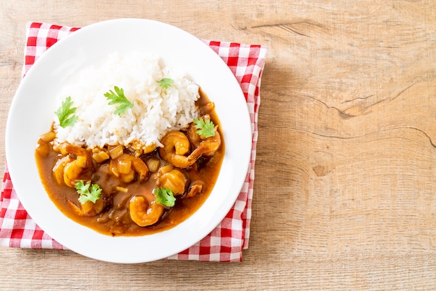 Crevettes au curry sur riz