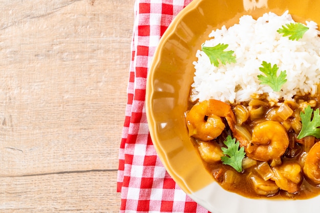 Crevettes au curry sur riz