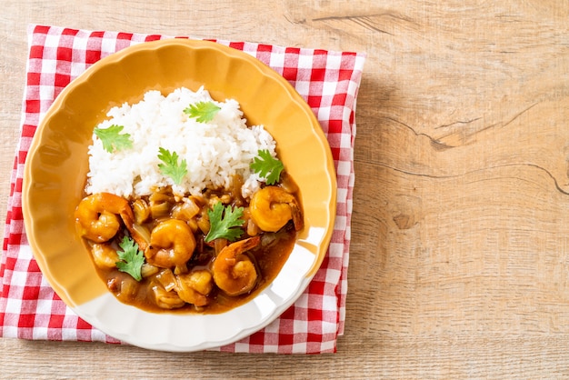 Crevettes au curry sur riz