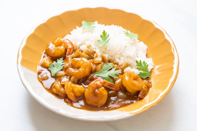 Crevettes au curry sur riz