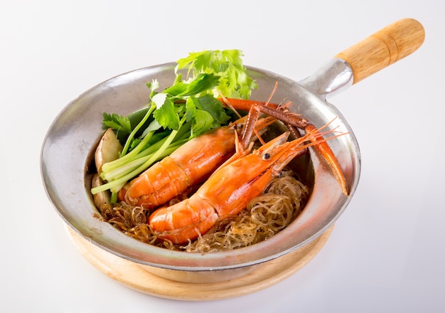 crevettes en cocotte avec des nouilles de verre