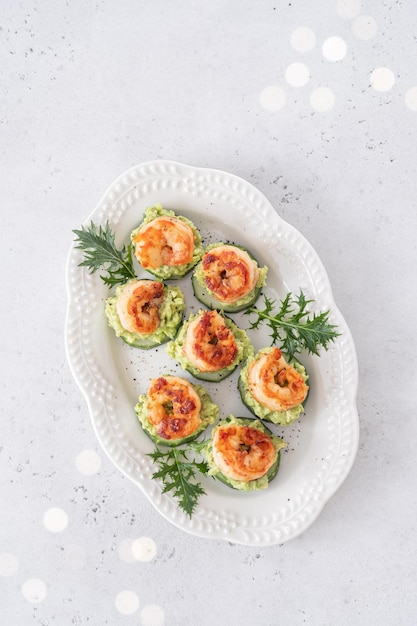 Crevettes concombre et avocat guacamole party food finger food