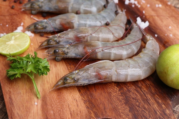 Crevettes fraîches pour la cuisson