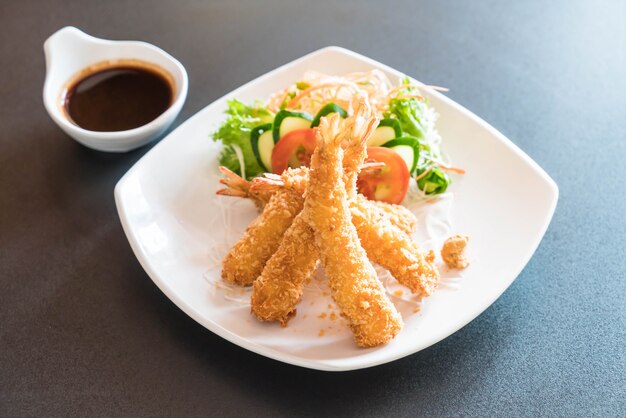 crevettes frites avec sauce tonkatsu