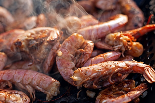 Crevettes grillées sur le grill