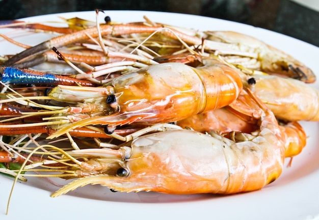 Crevettes grillées prêtes à servir