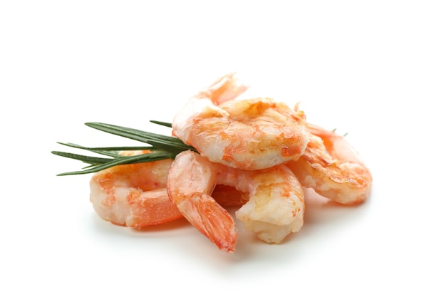 Crevettes grillées savoureuses isolés sur fond blanc