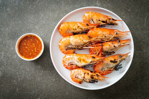 crevettes de rivière ou crevettes grillées - style fruits de mer