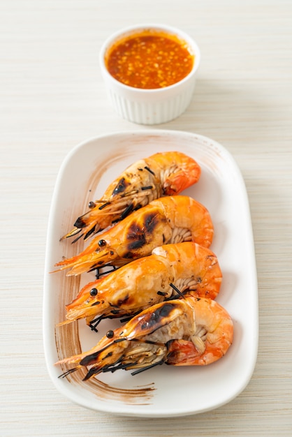 crevettes de rivière ou crevettes grillées - style fruits de mer