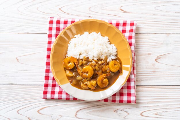 Crevettes à la sauce curry sur riz