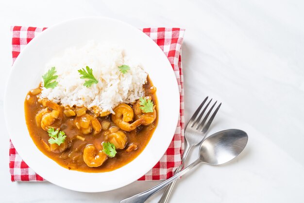 Crevettes à la sauce curry sur riz