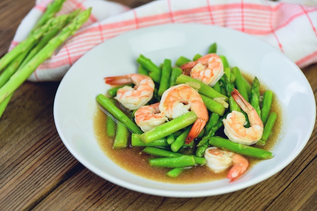 Crevettes sautées aux asperges