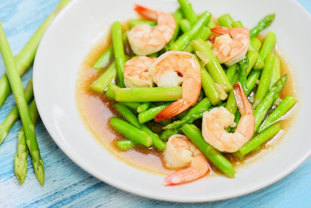 Crevettes sautées aux asperges