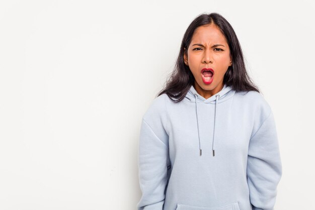 Crier un concept de rage très en colère frustré