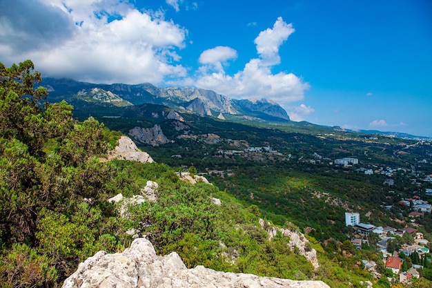 Crimée russe côte de la mer noire et panorama de montagnes