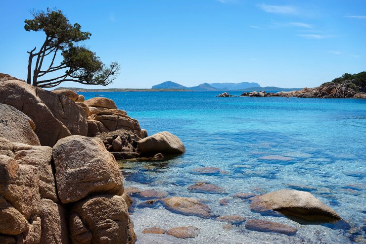 Crique tranquille sur la Costa Smeralda en Sardaigne