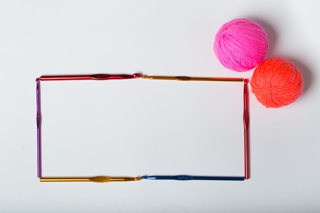 Photo crochets de cadre pour tricoter des articles en laine