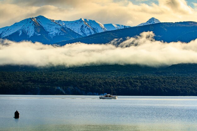 Croisière En Bateau Dans Le Lac Te Anu Southland Nouvelle-zélande