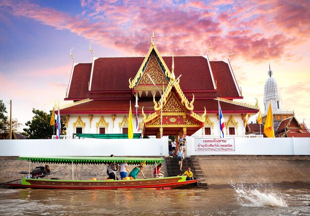 Croisière en bateau à longue queue en Thaïlande