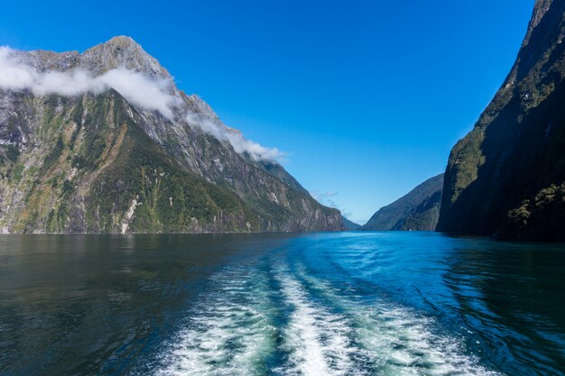 Croisière en ferry à Milford Sound, Nouvelle-Zélande.